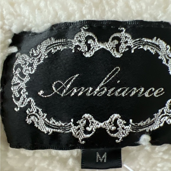 Ambiance burgundy puffer vest super soft plush lining pocketed zip front opening - Picture 6 of 7